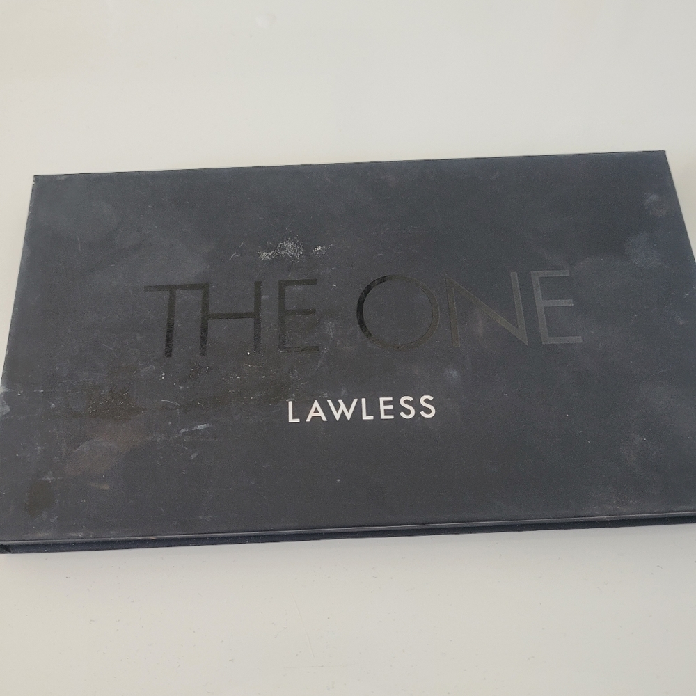 Lawless the one eyeshadow palette